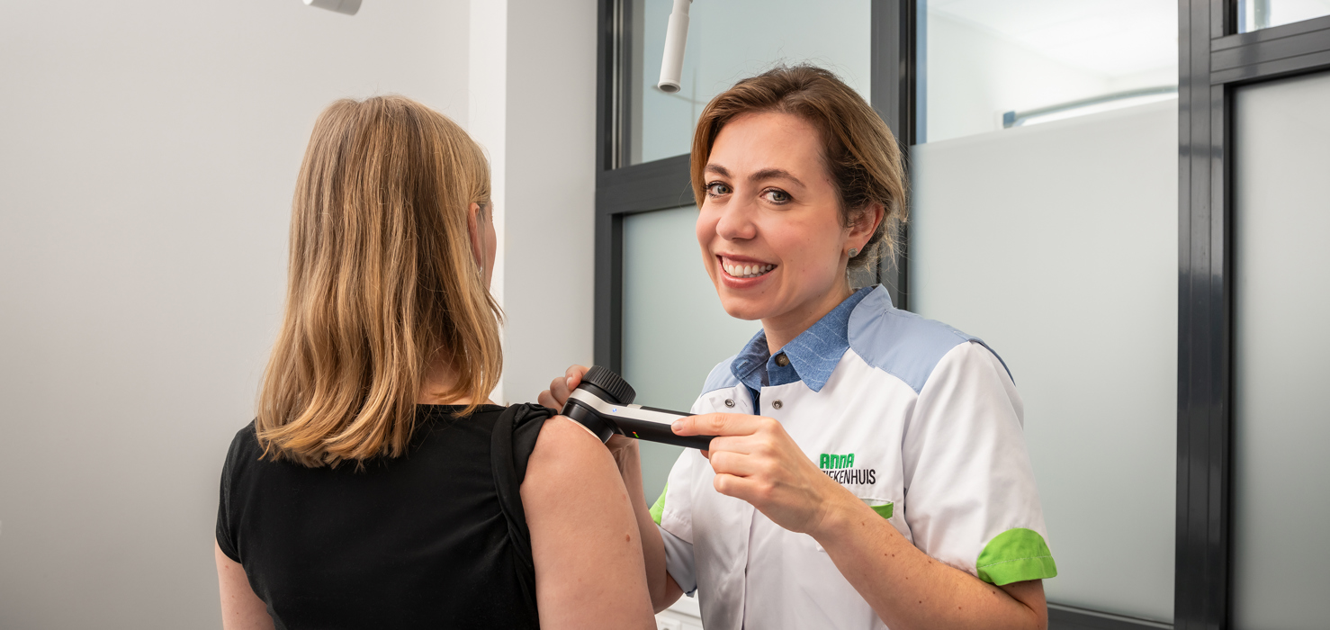 Nina is dermatoloog bij het Anna Ziekenhuis