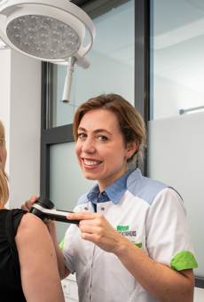 Nina - dermatoloog Anna Ziekenhuis Nina is dermatoloog bij het Anna Ziekenhuis