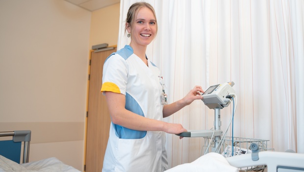 Bibi is verpleegkundige op de afdeling neurologie van het Anna Ziekenhuis