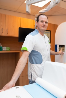 Radiologisch Laborant, Paul, maakt een CT scan bij patiënt