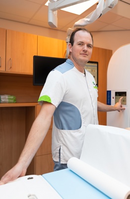 Radiologisch Laborant, Paul, maakt een CT scan bij patiënt