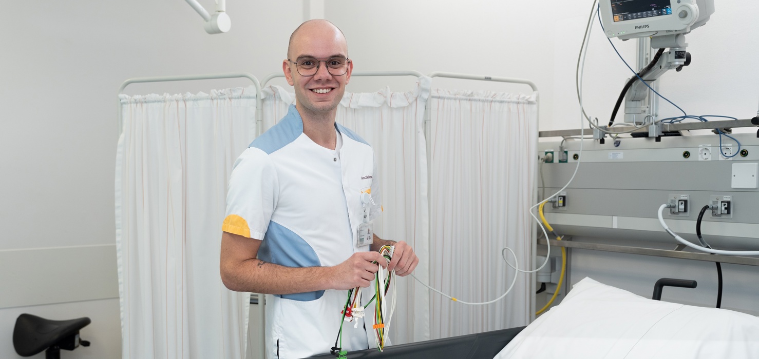 Joshua, ons onderzoekende gezicht Joshua werkt als SEH verpleegkundige bij het Anna Ziekenhuis