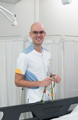 Joshua werkt als SEH verpleegkundige bij het Anna Ziekenhuis