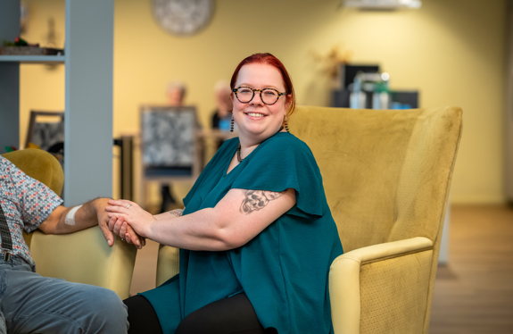 Foto van Kristel, welzijnsmedewerker bij Anna Ouderenzorg Kristel is welzijnsmedewerker bij Anna Ouderenzorg