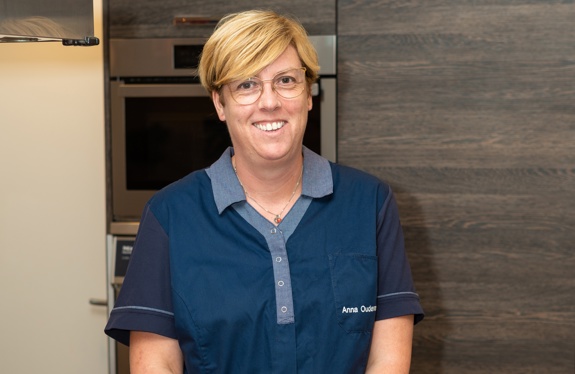 Annika is huiskamerassistent bij Anna Ouderenzorg
