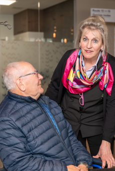 Nelloeska gastvrouw centrale hal Anna Ziekenhuis