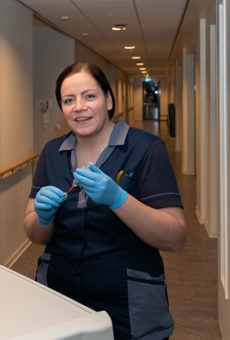 Dyonne verzorgende IG bij Anna Ouderenzorg in het Centrum voor Herstel en Revalidatie Dyonne is verzorgende IG bij Anna Ouderenzorg in het Centrum voor Herstel en Revalidatie