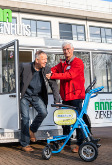 Frans vrijwilliger shuttle bus Anna Ziekenhuis